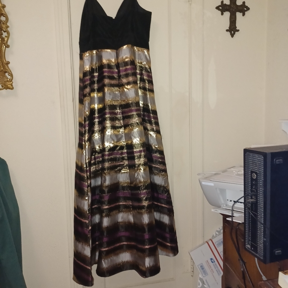 COPY - Belle Badgley Mischka Long Black and Metallic Striped Ball Gown sz 14 - Picture 5 of 8